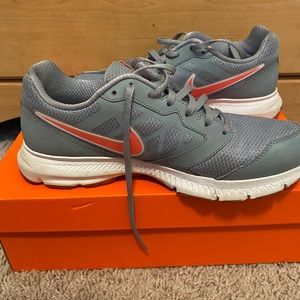 Women’s Nike Revolution 3